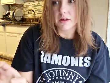 tinywithtiddies's chat room