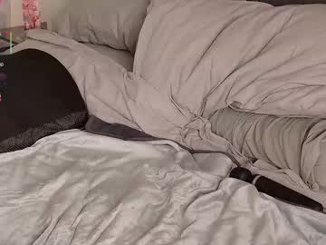 strawberryyfoxie's chat room