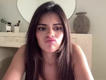 poutyselena's chat room