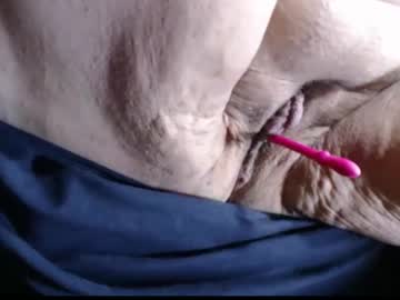 suzyssecrets's chat room