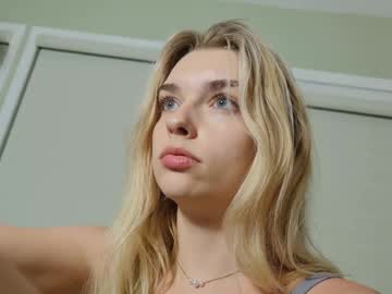 ellalowe's chat room