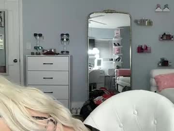 perfecttalldoll's chat room