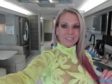 wildwifebarbie's chat room