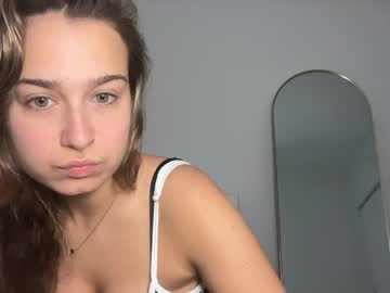 elenahere4u's chat room