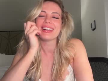 clairebrooksxo's chat room