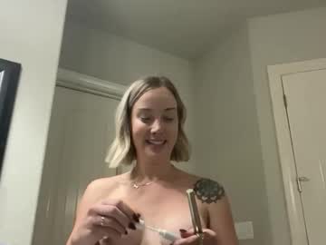 leanneluxecouple's chat room