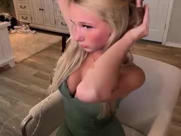 roxyrain2736's chat room