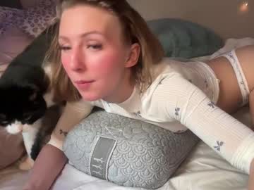 abbienextdoor's chat room