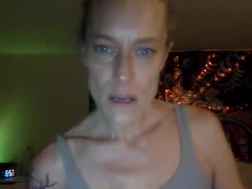 love_blooms's chat room