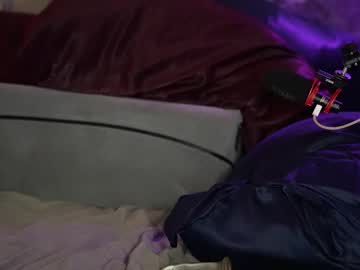 avalonnfoxx's chat room