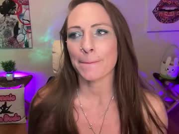 bunnieandthedude's chat room