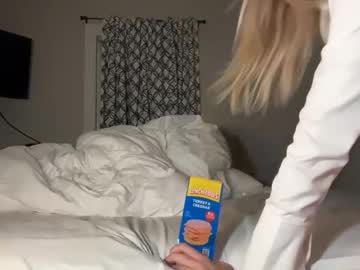 ellalowe's chat room