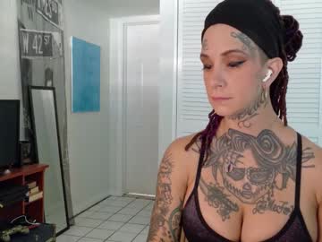 tattooed_natalia's chat room