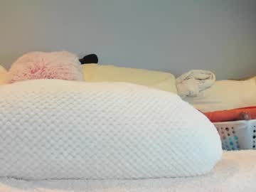 eatmygingersnapps's chat room