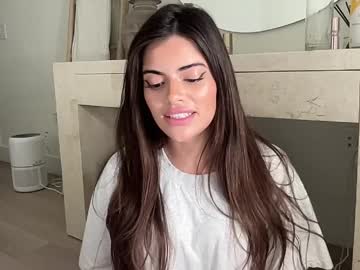 poutyselena's chat room