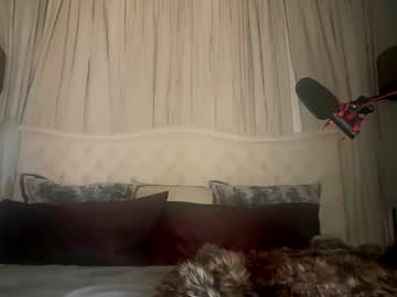 avalonnfoxx's chat room