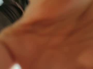 ellalowe's chat room