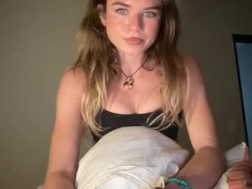 yourgirlaurora's chat room