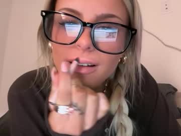 ella_hill's chat room