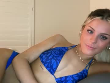 ella_hill's chat room