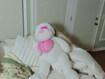 ellalowe's chat room