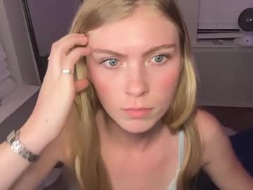 elliee81's chat room