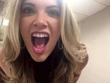 tattedlasirena's chat room