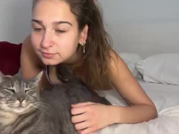 elenahere4u's chat room