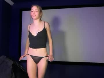 kendallmonroee's chat room