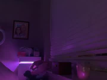 theblondeetwinss's chat room