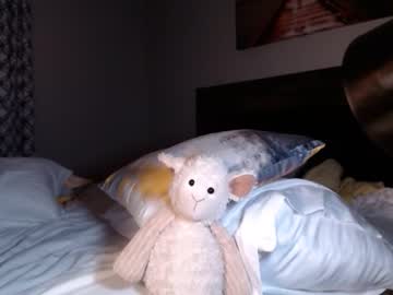 ellalowe's chat room