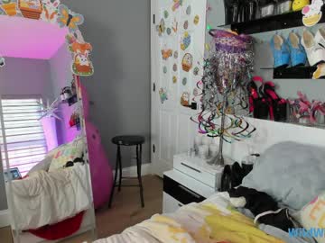 wildwifebarbie's chat room