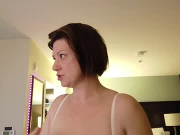 ashelynngrey1986's chat room