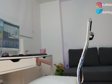 ashley_benson1's chat room