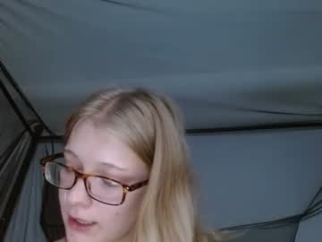 baeblondie's chat room