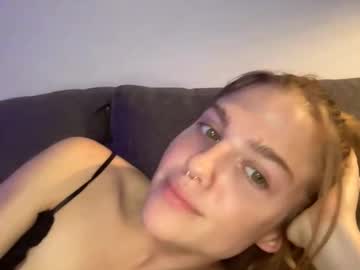 bitemebitcch's chat room