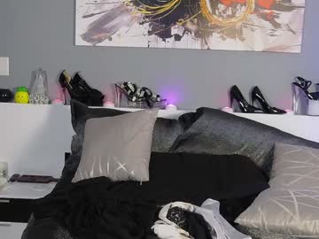 wildwifebarbie's chat room