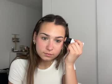 elenahere4u's chat room