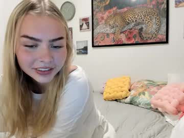 ariah_is_blonde's chat room