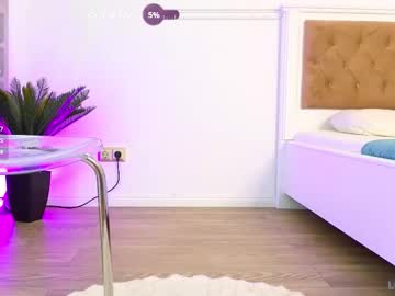 ilikeithaard's chat room