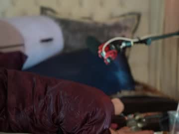 avalonnfoxx's chat room