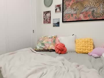 ariah_is_blonde's chat room