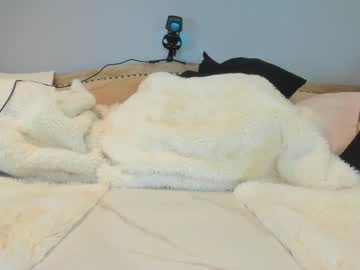 eatmygingersnapps's chat room