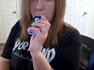 tinywithtiddies's chat room