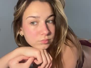 elenahere4u's chat room