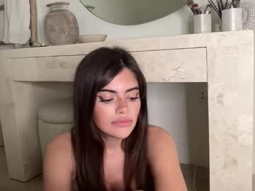 poutyselena's chat room