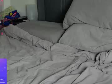 strawberryyfoxie's chat room