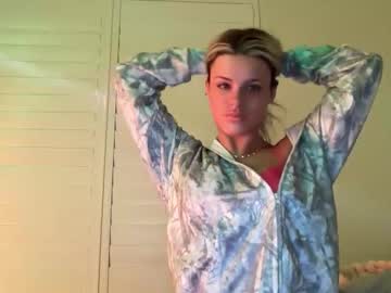 ella_hill's chat room