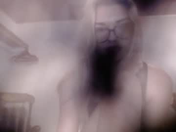 ellalowe's chat room