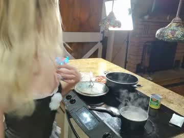 ellalowe's chat room